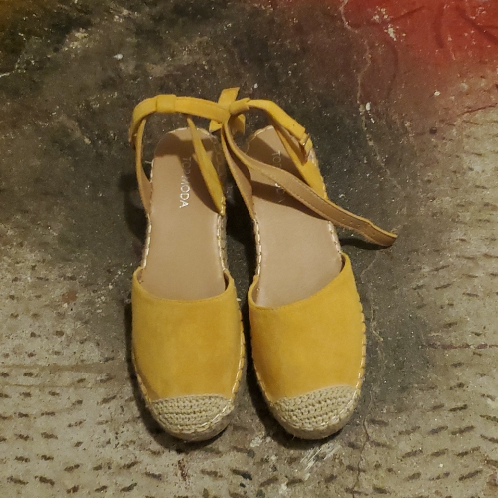 Shoes - Picture 2 of 5